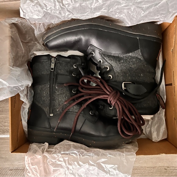 UGG Women's Kesey Black and Gray Combat Boots Size 7 - Picture 6 of 7